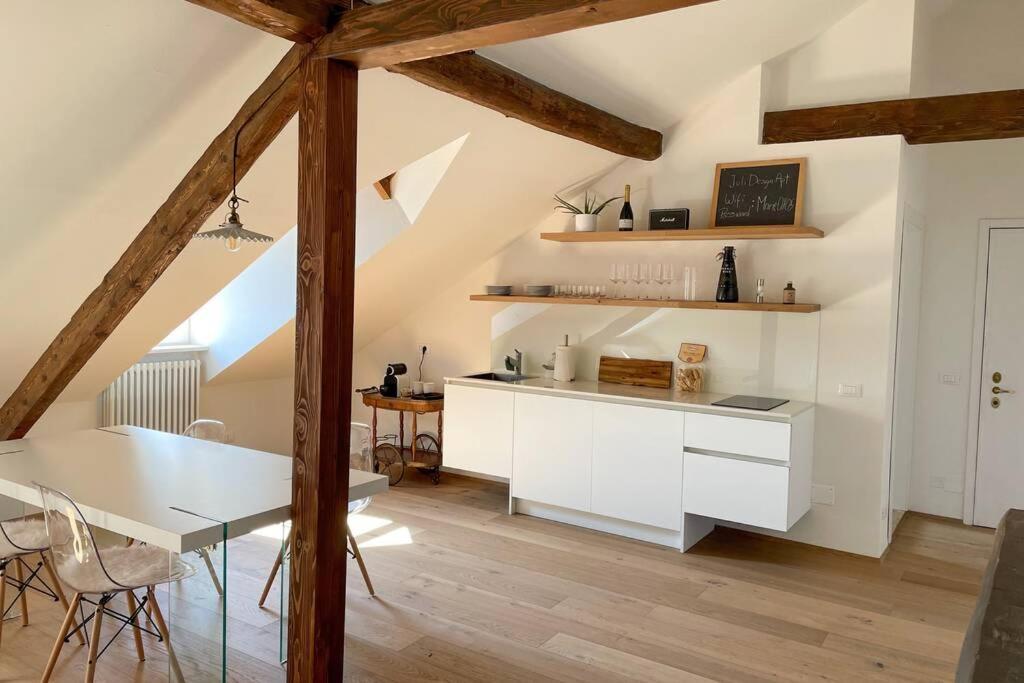 Design Apartment In The Heart Of Болзано Екстериор снимка